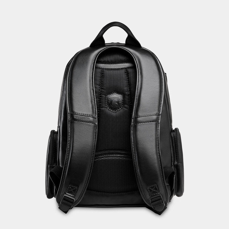 Mochila de couro para notebook NW072B na cor preto — vista traseira com alças de ombro
