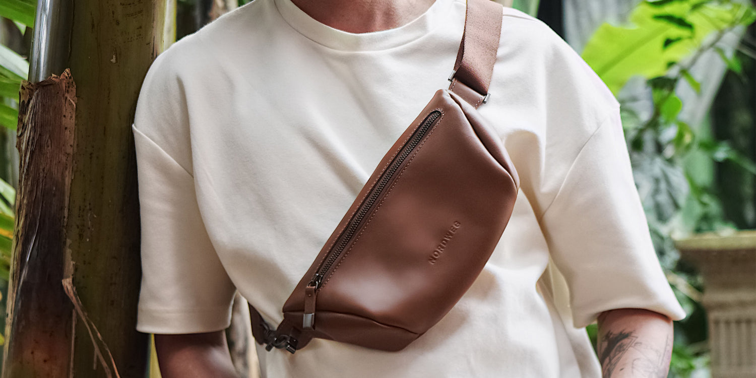 Detalhe da Sling Bag Pulse NW112 Nordweg, evidenciando o couro legítimo caramelo e o design contemporâneo de alta qualidade.