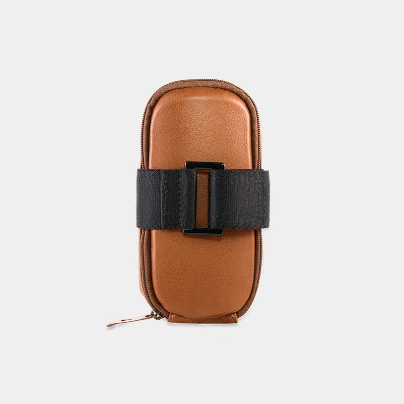 Saddle bag de couro para bicicleta Nordweg Serra NW090 na cor caramelo — vista frontal