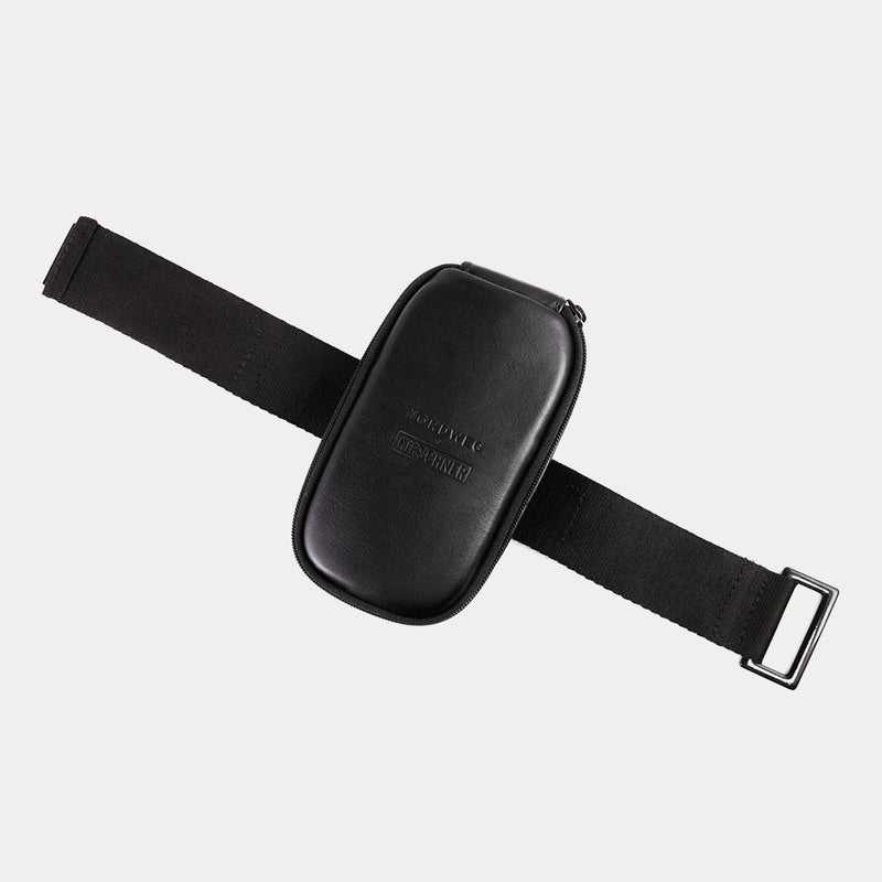 Saddle bag de couro para bicicleta Nordweg Serra NW090 na cor preto — detalhe do couro e do acabamento