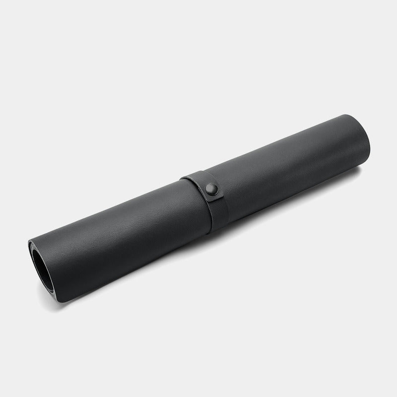 Desk pad de couro Workplace NWA07 na cor preto — desk pad enrolado